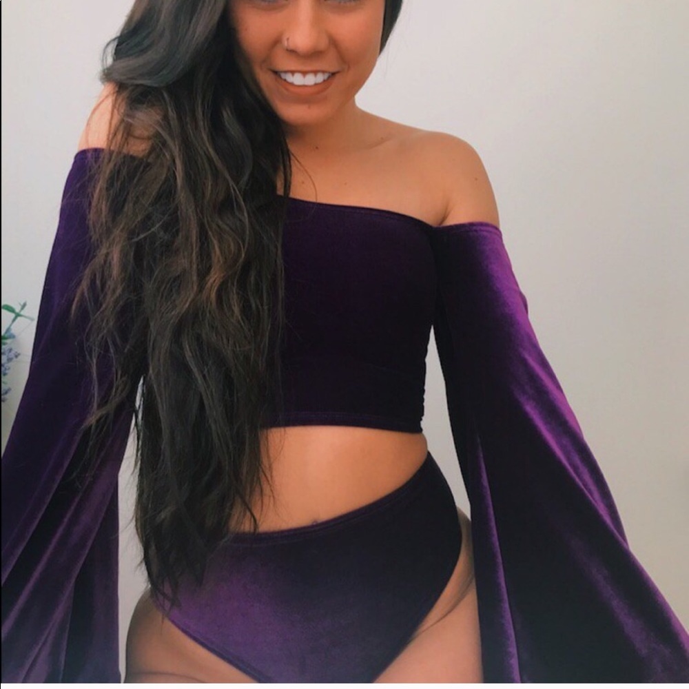 ESR velvet swing top